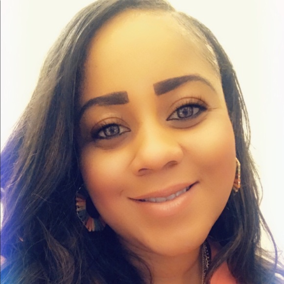 Meet your Posher, Latoya - Picture 1 of 1